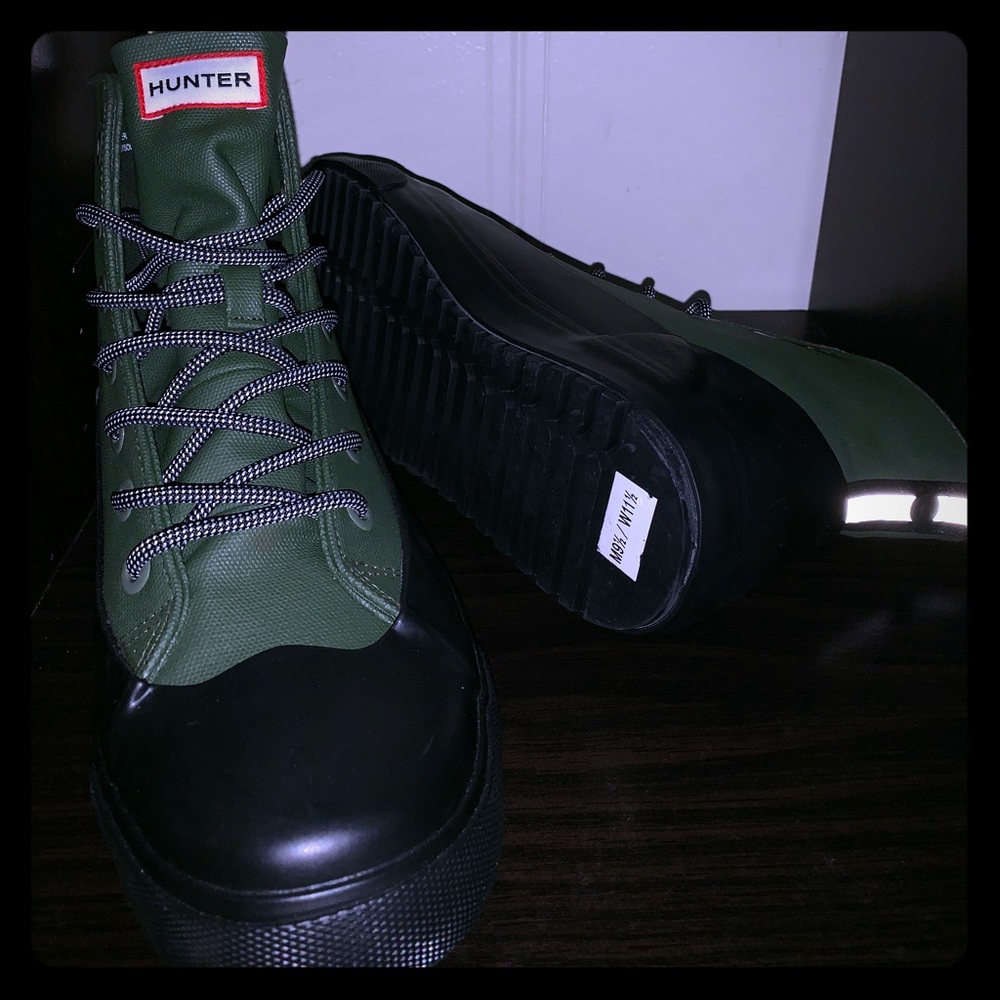 New without box Hunter boots green and black short